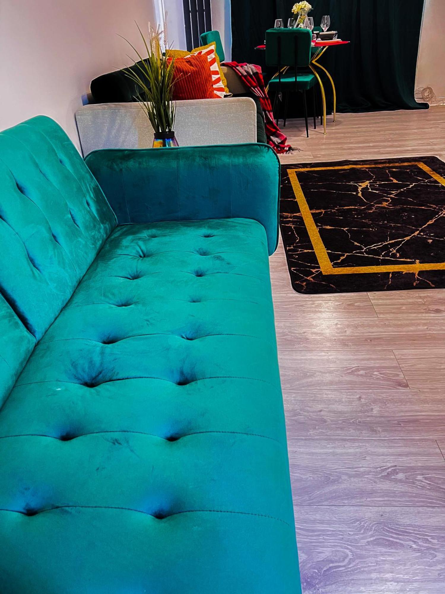 Luxe Smart Home - Basildon Serviced Accommodation - 7 Mins Walk To Basildon Town Centre, Hospital & Train Station Exterior photo