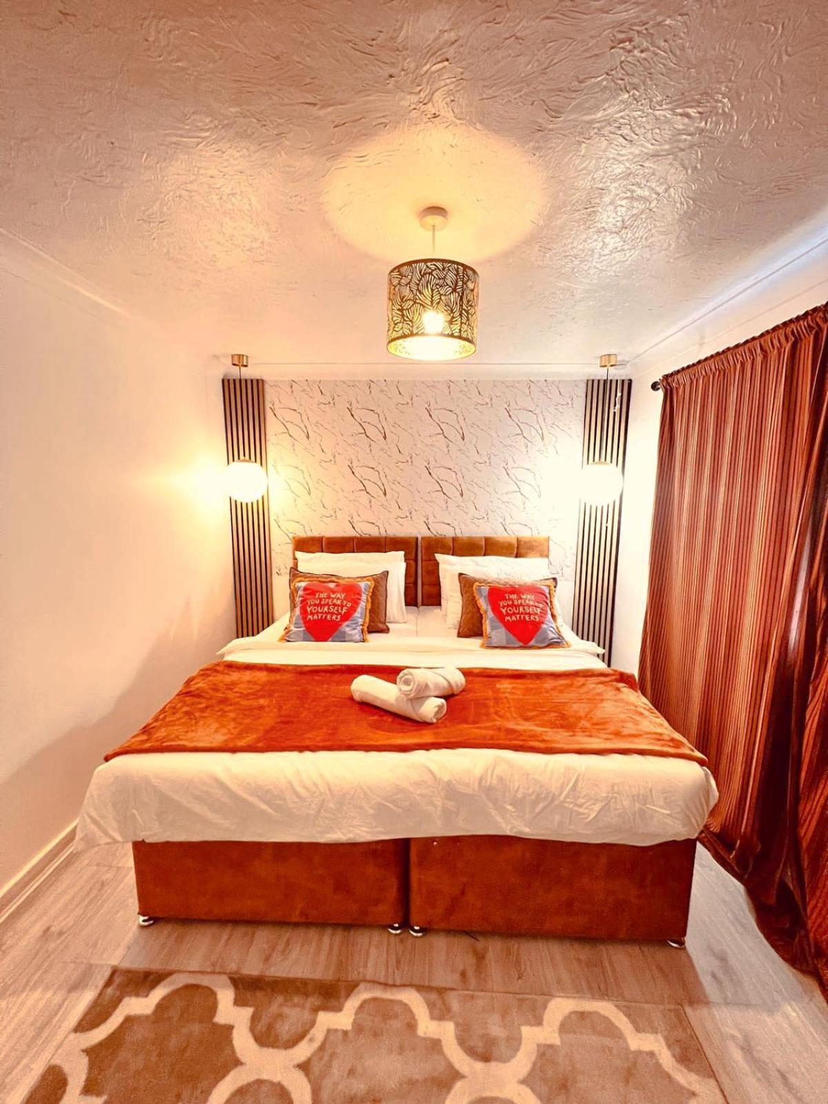 Luxe Smart Home - Basildon Serviced Accommodation - 7 Mins Walk To Basildon Town Centre, Hospital & Train Station Exterior photo